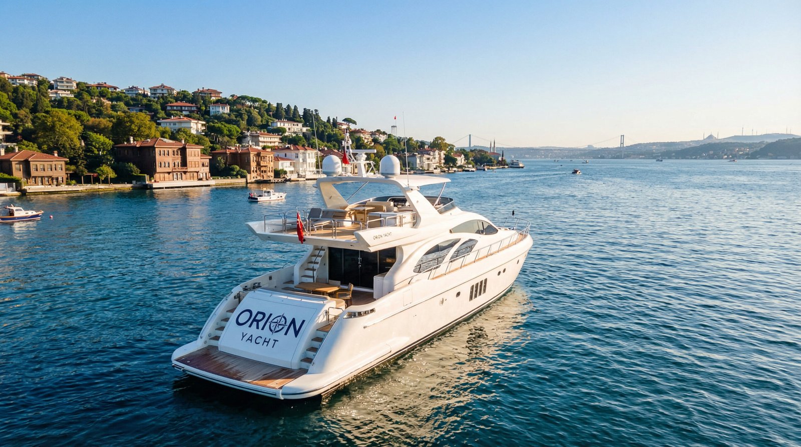 İstanbul Boğazı'nda Tekne Gezisi