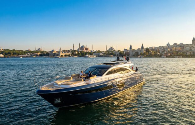 İstanbul Boğazı’nda Yat Gezisi